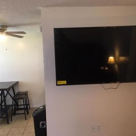Fully Furnished Two Bedroom Apartment Lawton Extérieur photo