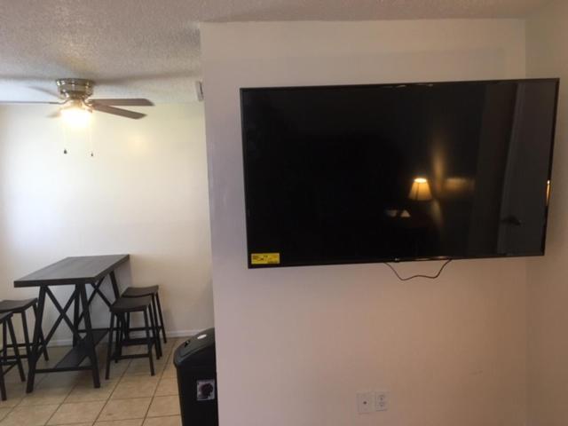 Fully Furnished Two Bedroom Apartment Lawton Extérieur photo